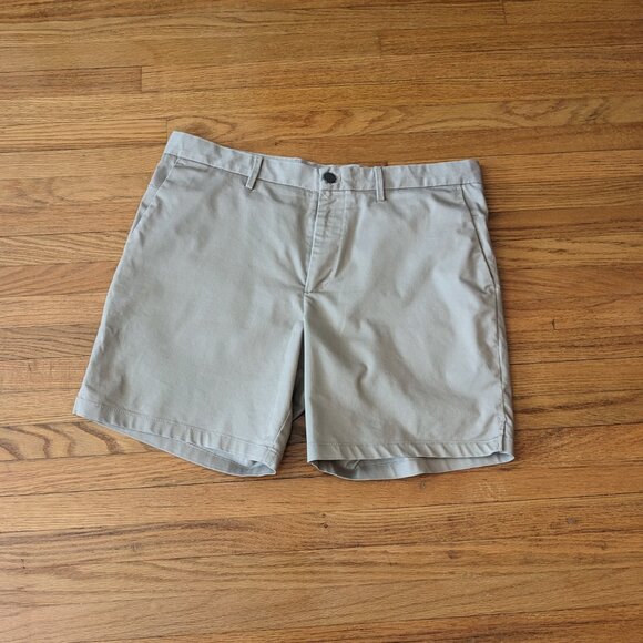Banana Republic Tan Shorts - Picture 1 of 3